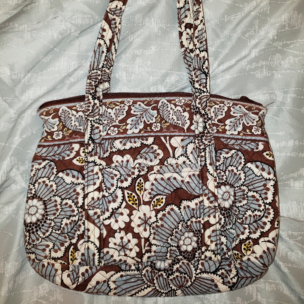 Vera Bradley bag with inside and outside pockets